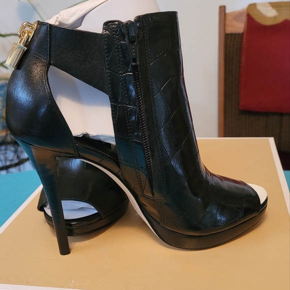 Michael Kors - Picture 4 of 6